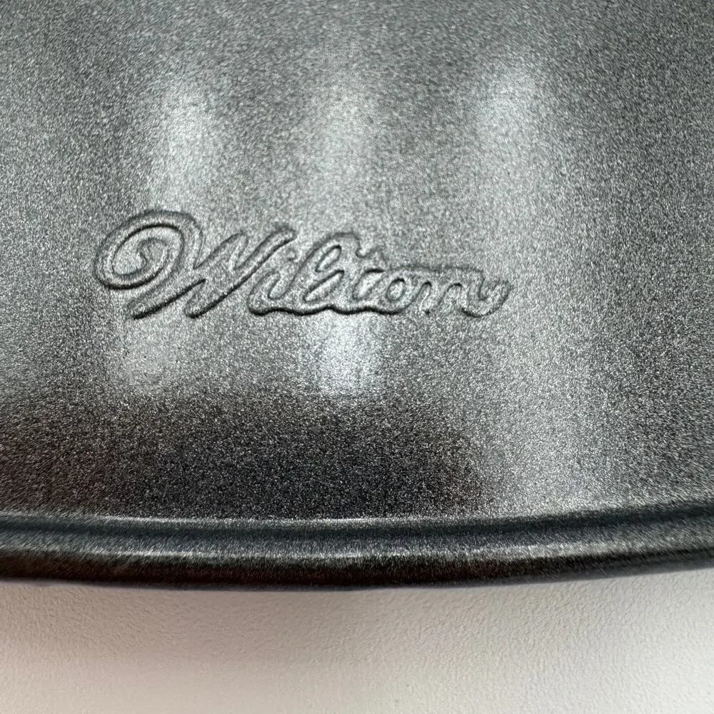 Set of 2 Wilton Gingerbread Man and Valentine Non-Stick Pans